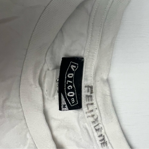 Y2K volcom tee - Picture 2 of 3